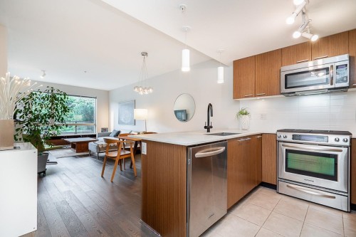208-1330 Marine Drive, North Vancouver, BC 