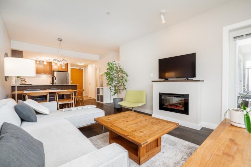 208-1330 Marine Drive, North Vancouver, BC 