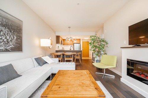 208-1330 Marine Drive, North Vancouver, BC 