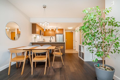 208-1330 Marine Drive, North Vancouver, BC 