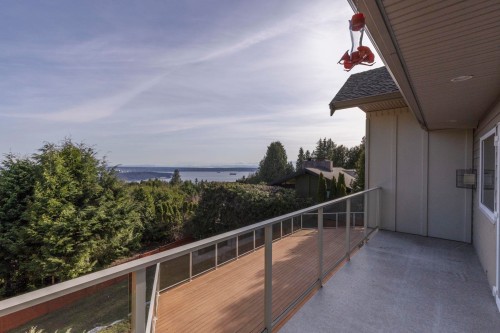 1371 Burnside Road, West Vancouver, BC 