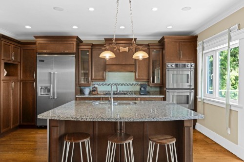 1371 Burnside Road, West Vancouver, BC 