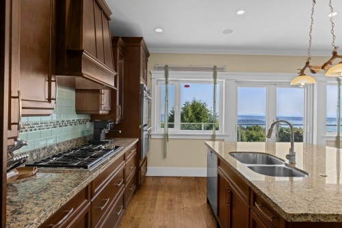 1371 Burnside Road, West Vancouver, BC 