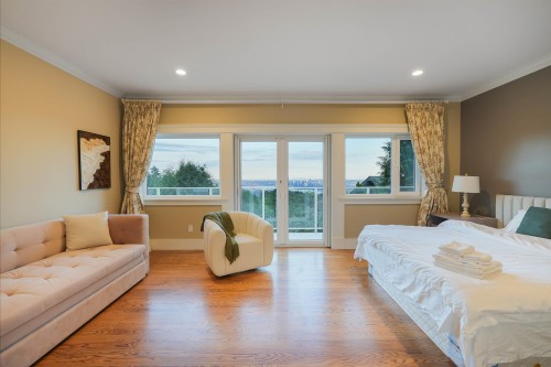 1371 Burnside Road, West Vancouver, BC 