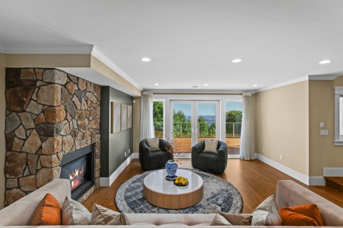 1371 Burnside Road, West Vancouver, BC 