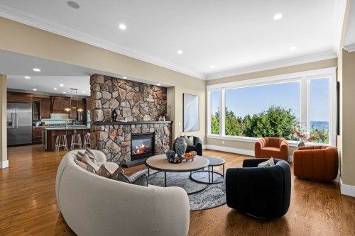 1371 Burnside Road, West Vancouver, BC 