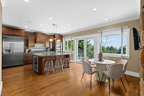 1371 Burnside Road, West Vancouver, BC 