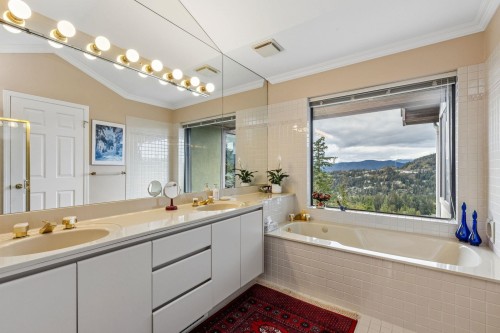 5180 Meadfeild Road, West Vancouver, BC 