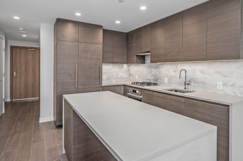 2009-4168 Lougheed Highway, Burnaby, BC 