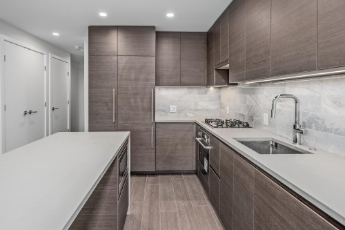 2009-4168 Lougheed Highway, Burnaby, BC 