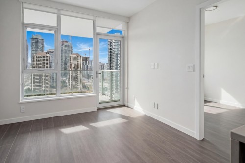 2009-4168 Lougheed Highway, Burnaby, BC 