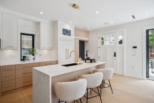 2307 3Rd Avenue E, Vancouver, BC 