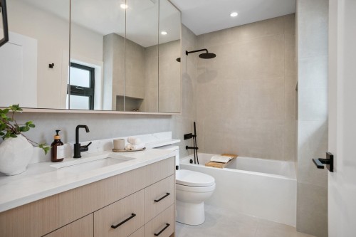 2307 3Rd Avenue E, Vancouver, BC 