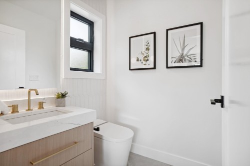 2307 3Rd Avenue E, Vancouver, BC 