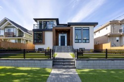 8093 14th Avenue Burnaby, BC V3N 2B5