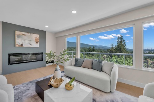 818 Younette Drive  West Vancouver, BC V7T 1S9
