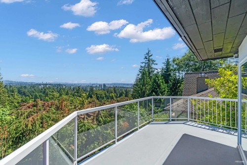 818 Younette Drive, West Vancouver, BC 