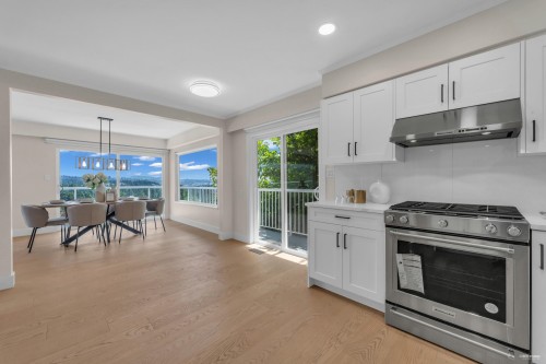 818 Younette Drive, West Vancouver, BC 