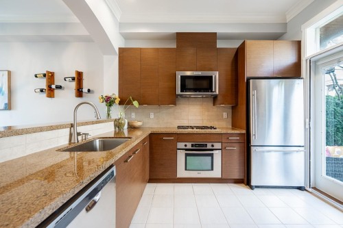 991 38Th Avenue W, Vancouver, BC 