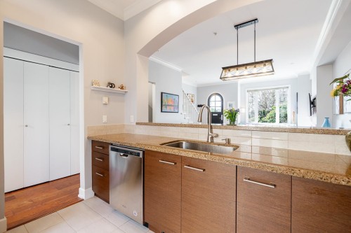 991 38Th Avenue W, Vancouver, BC 