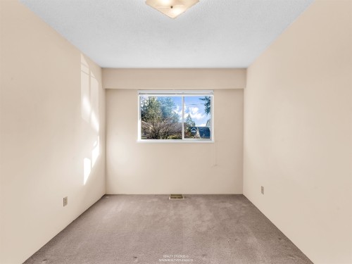 1110 Lodge Road, North Vancouver, BC 