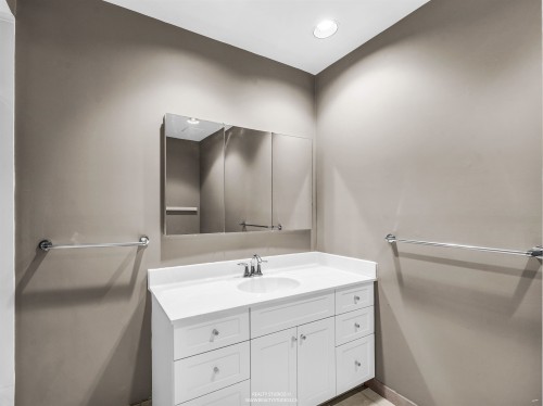 1110 Lodge Road, North Vancouver, BC 