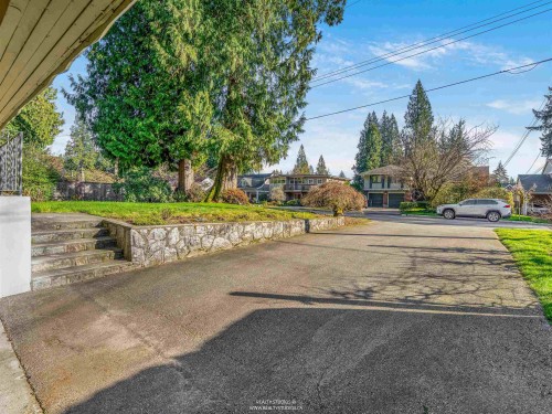 1110 Lodge Road, North Vancouver, BC 