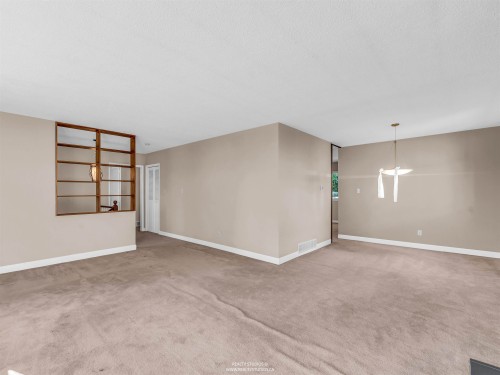 1110 Lodge Road, North Vancouver, BC 