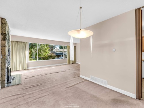 1110 Lodge Road, North Vancouver, BC 