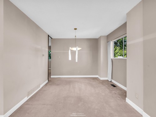 1110 Lodge Road, North Vancouver, BC 