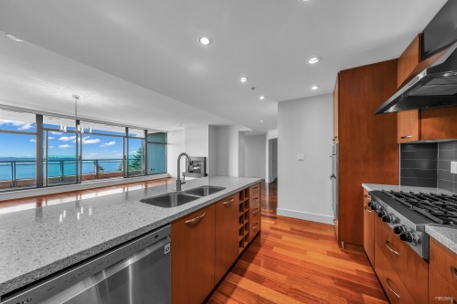 1102-3355 Cypress Place, West Vancouver, BC 