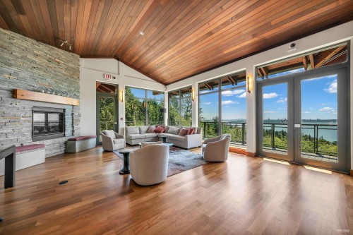 1102-3355 Cypress Place, West Vancouver, BC 