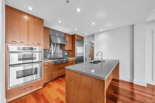1102-3355 Cypress Place, West Vancouver, BC 