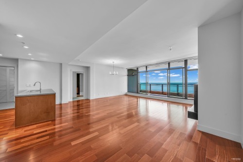 1102-3355 Cypress Place, West Vancouver, BC 