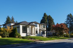 7129 Buffalo Street Burnaby, BC V5A 1Y8