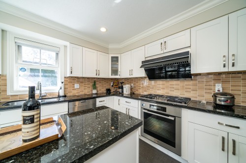 4049 27Th Avenue W, Vancouver, BC 