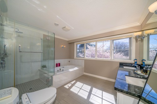 4049 27Th Avenue W, Vancouver, BC 