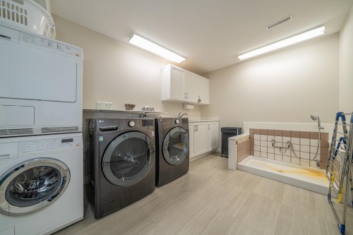 4049 27Th Avenue W, Vancouver, BC 