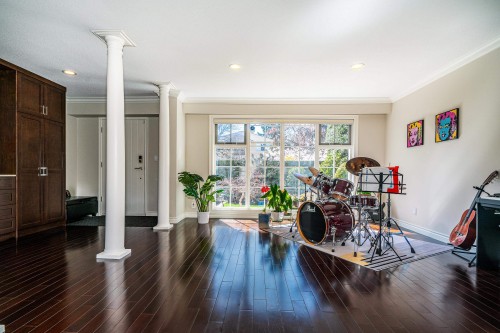 4049 27Th Avenue W, Vancouver, BC 