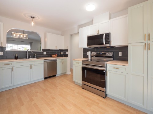 5726 Emily Way, Sechelt, BC 