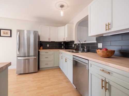 5726 Emily Way, Sechelt, BC 