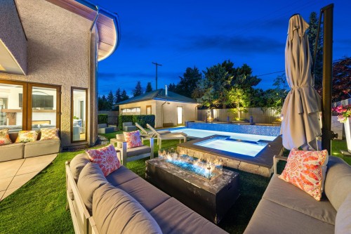 2809 Edgemont Boulevard, North Vancouver, BC 