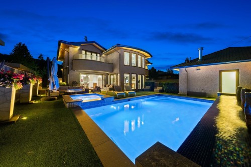 2809 Edgemont Boulevard, North Vancouver, BC 