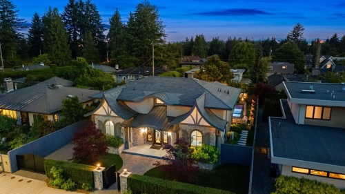 2809 Edgemont Boulevard, North Vancouver, BC 