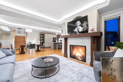 2809 Edgemont Boulevard, North Vancouver, BC 