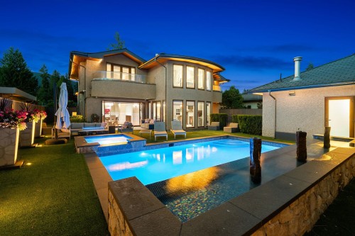 2809 Edgemont Boulevard, North Vancouver, BC 