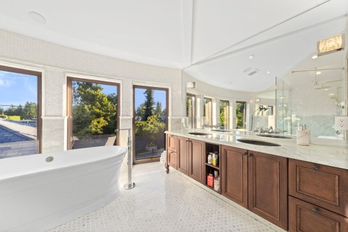 2809 Edgemont Boulevard, North Vancouver, BC 