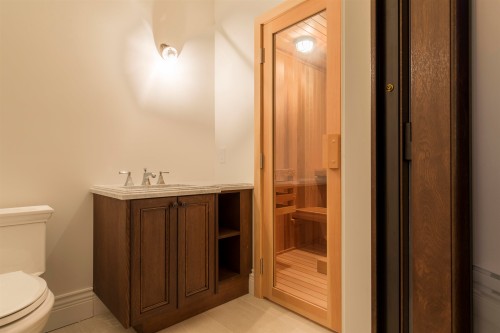 2809 Edgemont Boulevard, North Vancouver, BC 