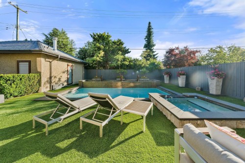 2809 Edgemont Boulevard, North Vancouver, BC 