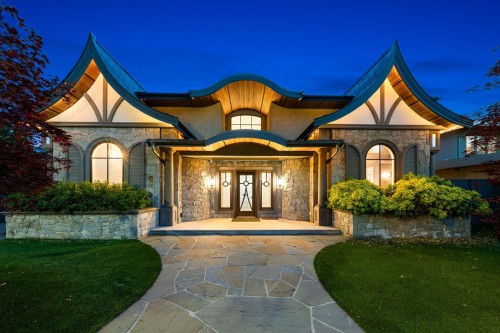 2809 Edgemont Boulevard, North Vancouver, BC 